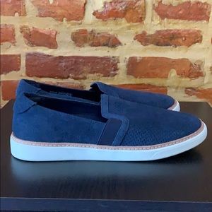 Vionic Slip on Sneaker (NWOT)
